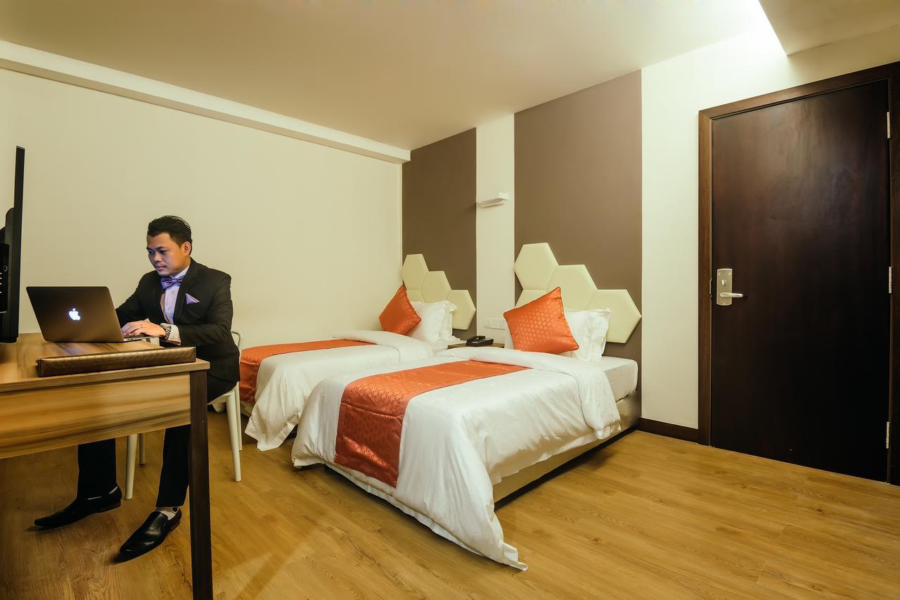 Memoire Hornbill Hotel Кучінг Екстер'єр фото