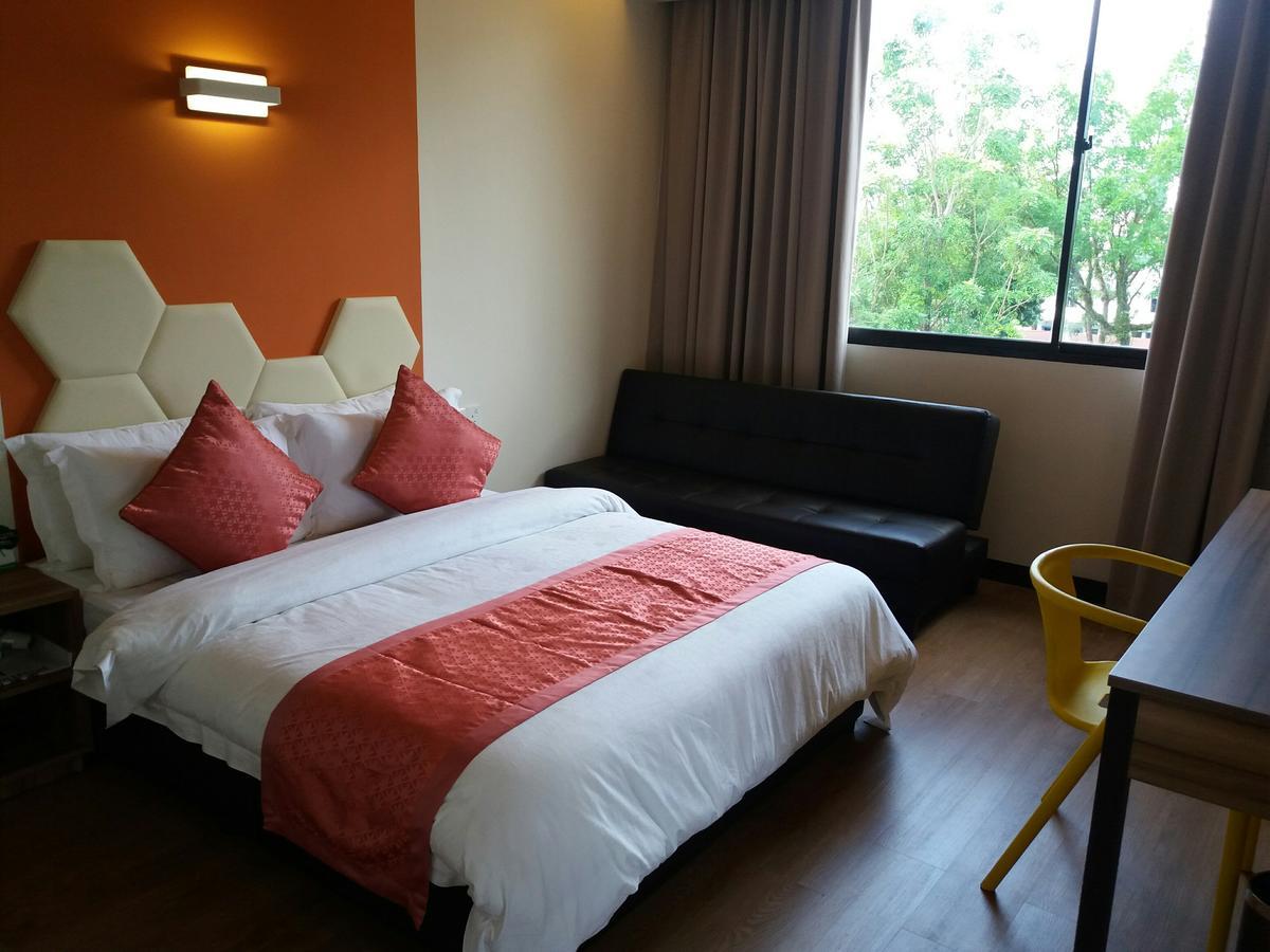 Memoire Hornbill Hotel Кучінг Екстер'єр фото