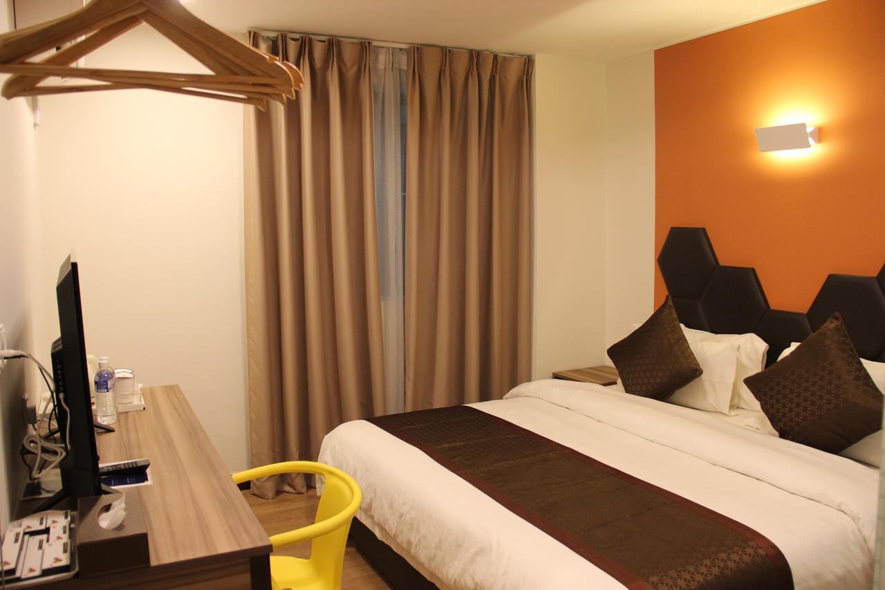 Memoire Hornbill Hotel Кучінг Екстер'єр фото