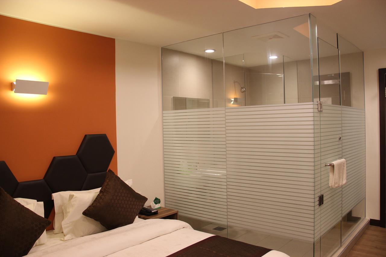 Memoire Hornbill Hotel Кучінг Екстер'єр фото