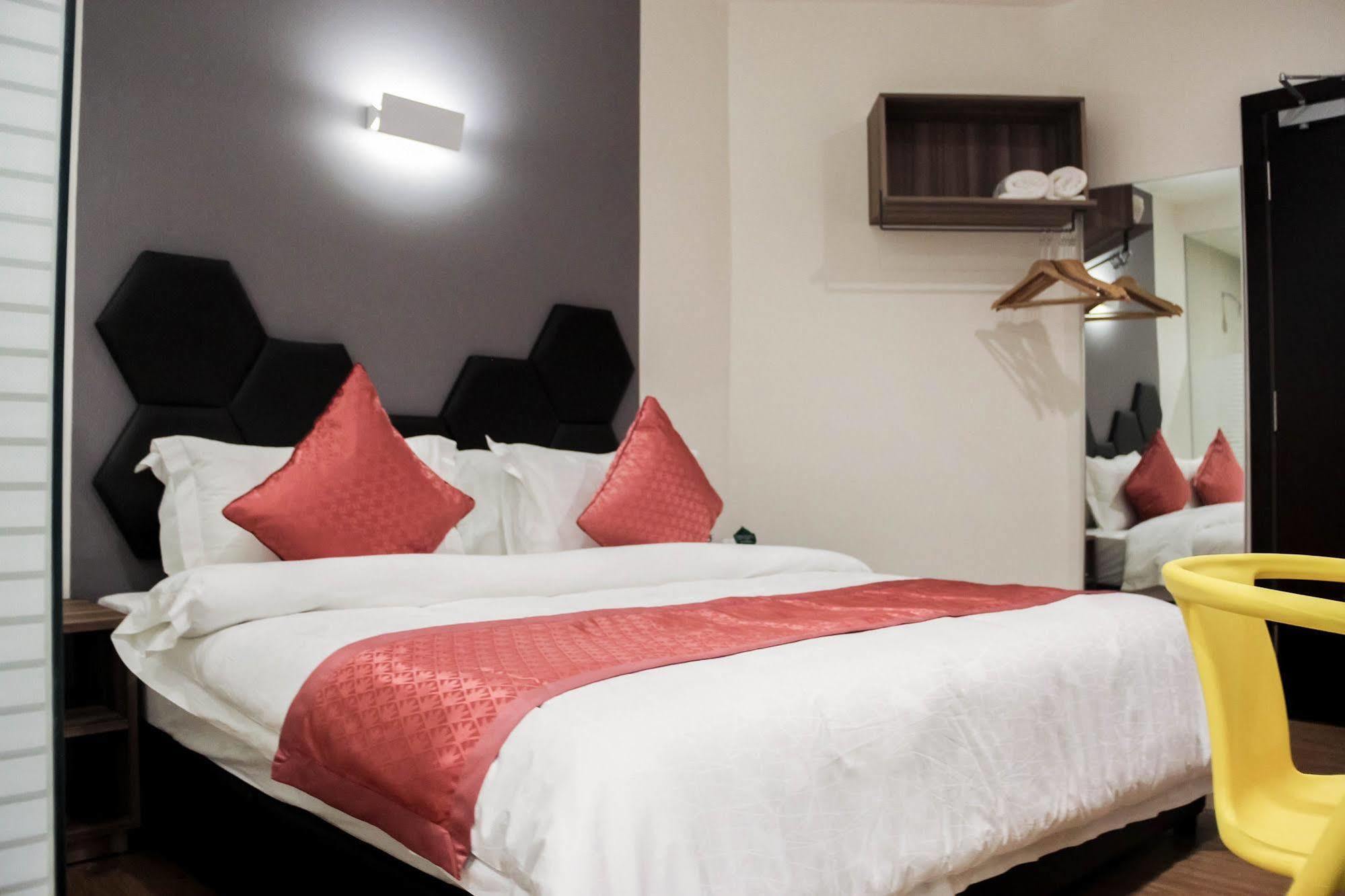 Memoire Hornbill Hotel Кучінг Екстер'єр фото