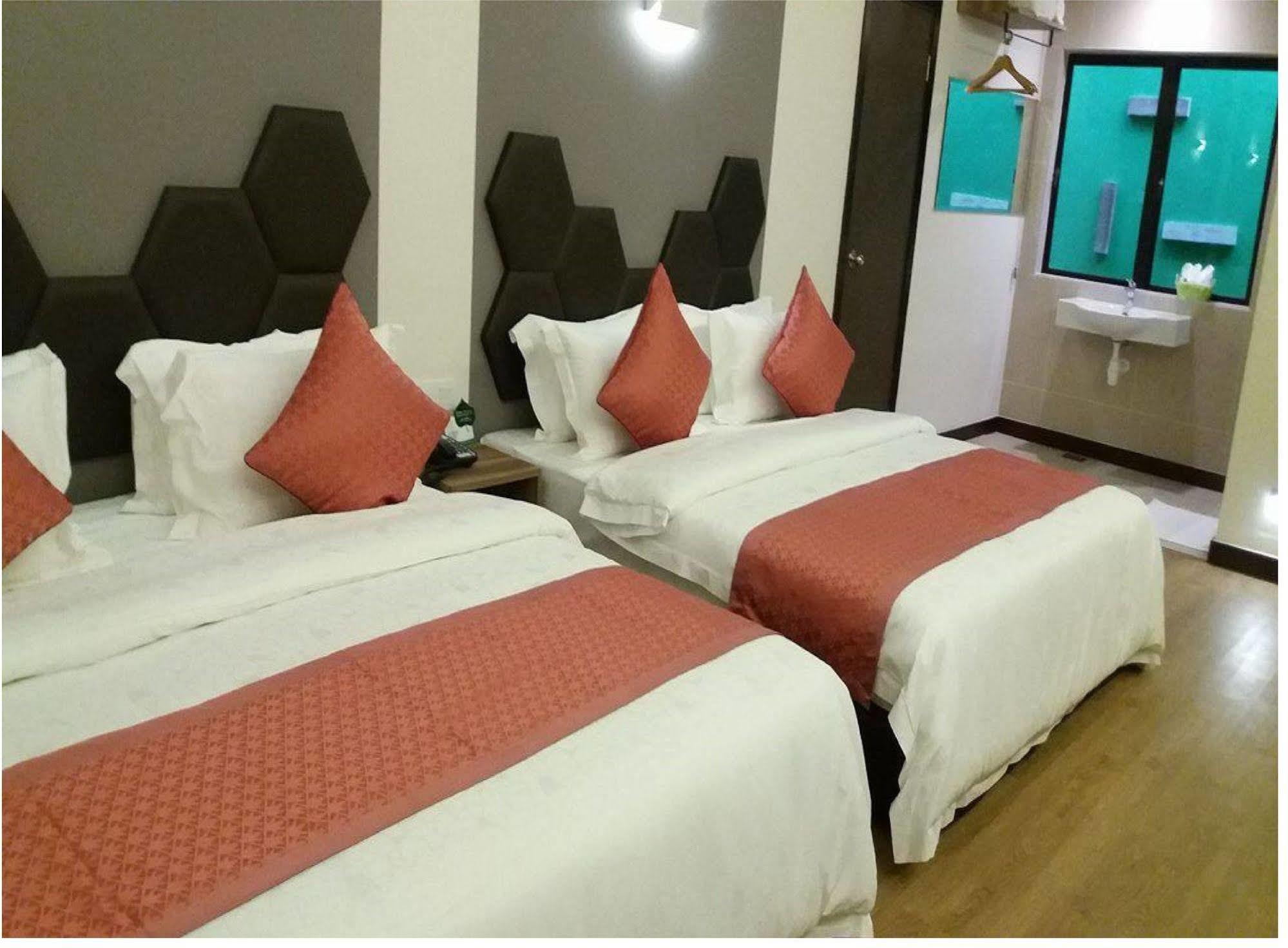 Memoire Hornbill Hotel Кучінг Екстер'єр фото