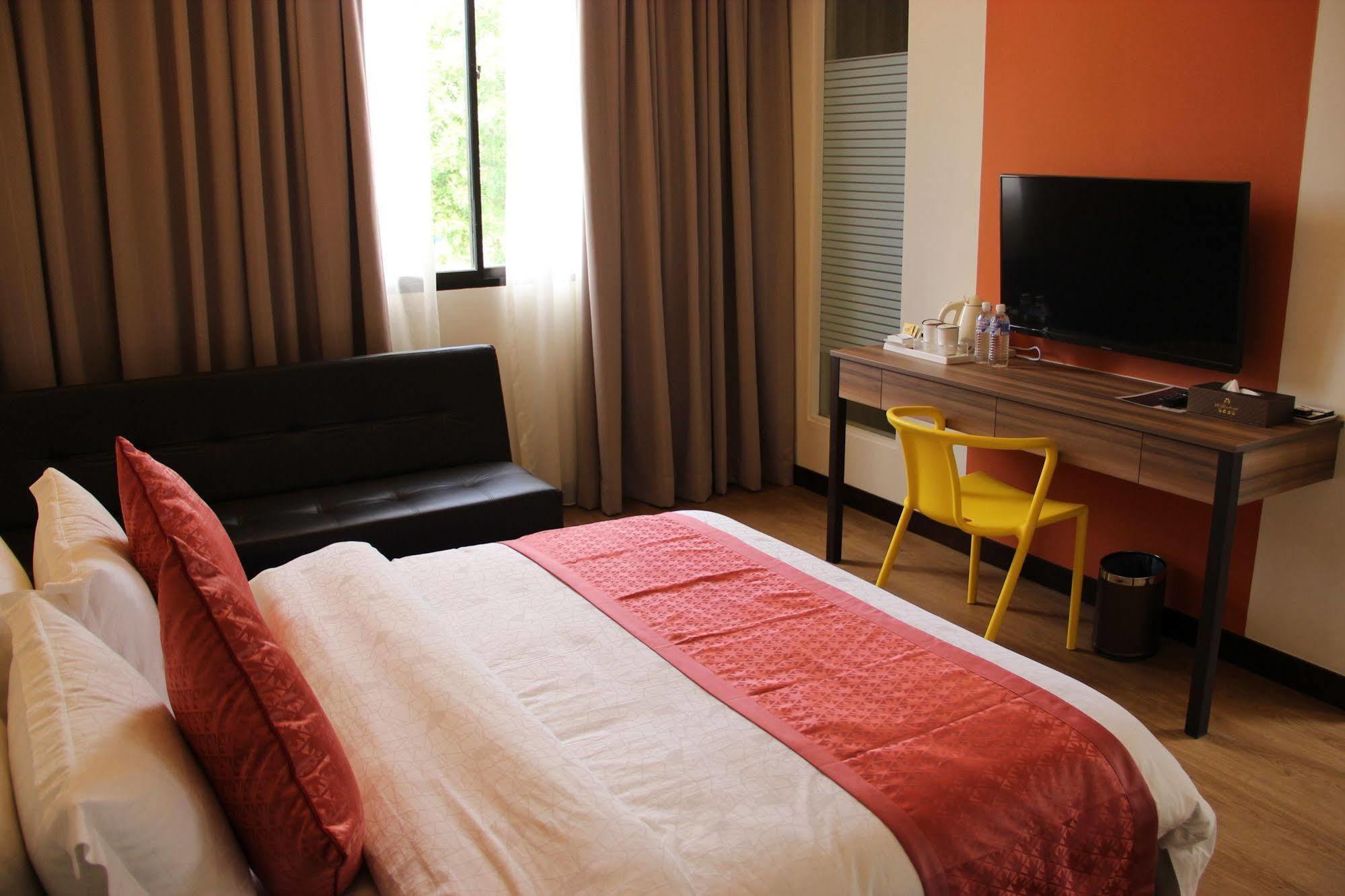 Memoire Hornbill Hotel Кучінг Екстер'єр фото